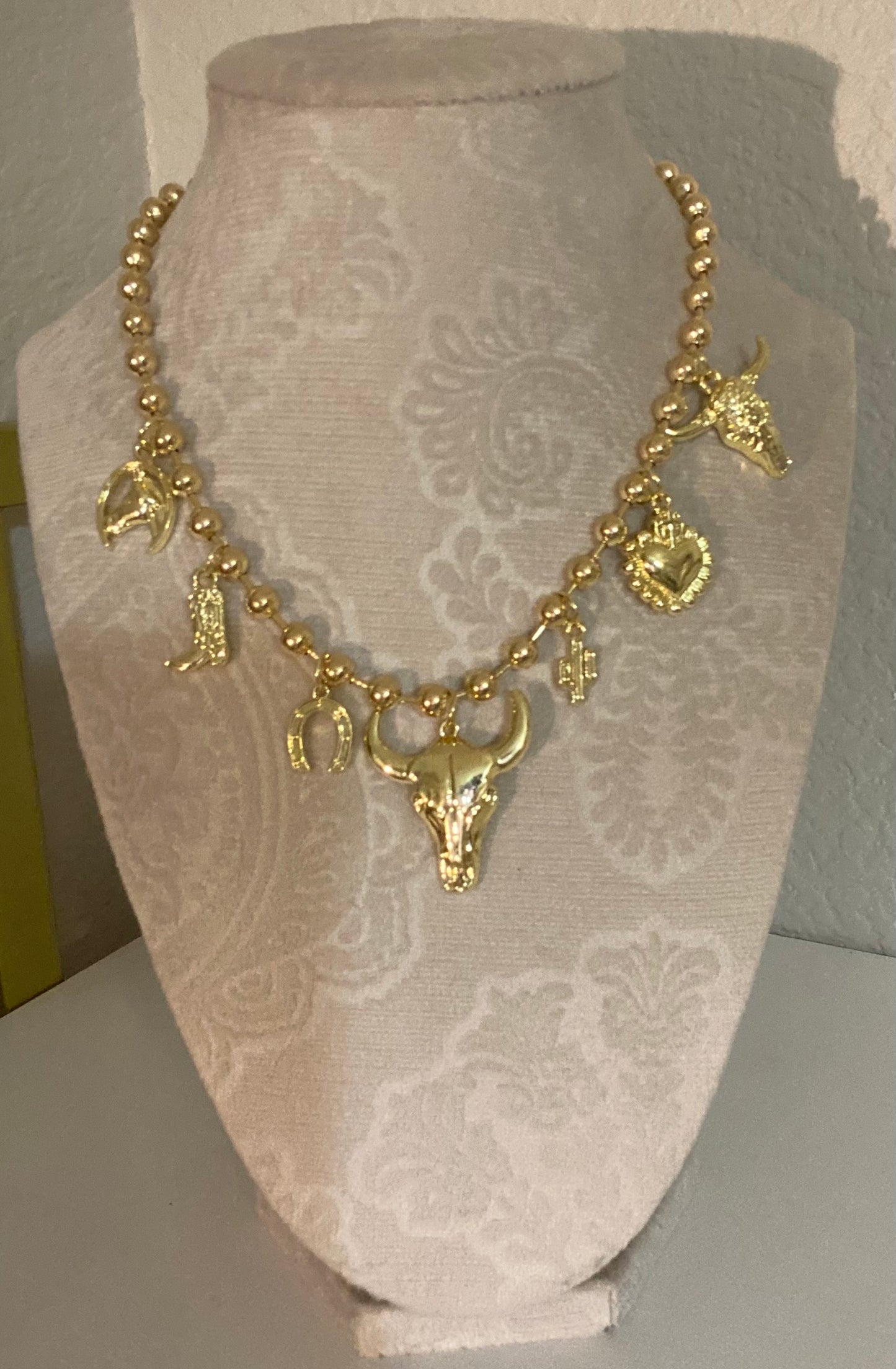Collar vaquero dorado