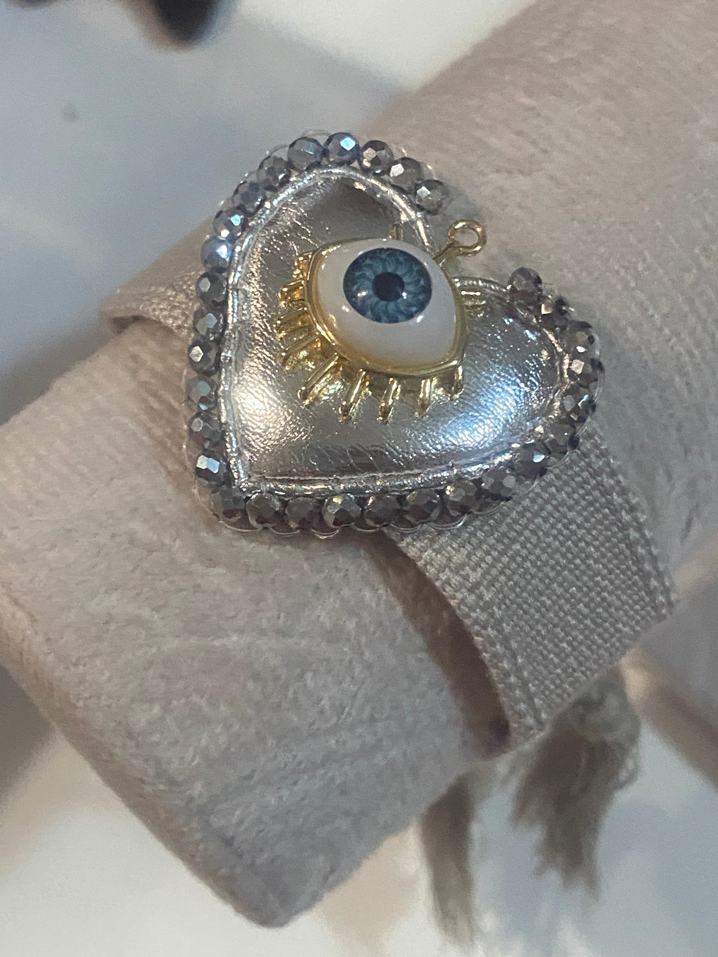 Pulsera de ojo plateada